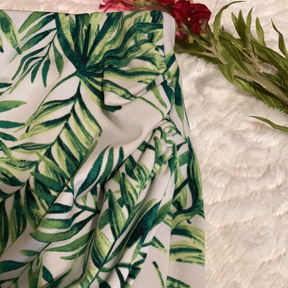 ANDREW MARC TROPICAL SKIRT SIZE SMALL